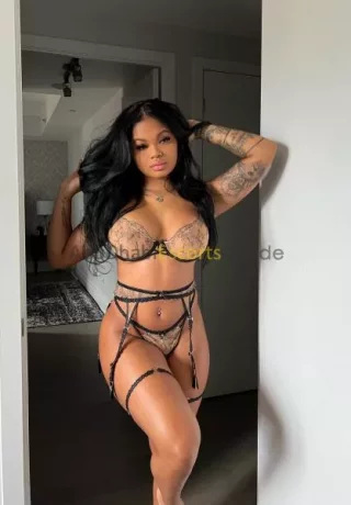 Sexy miss carol 1200AED/Hour